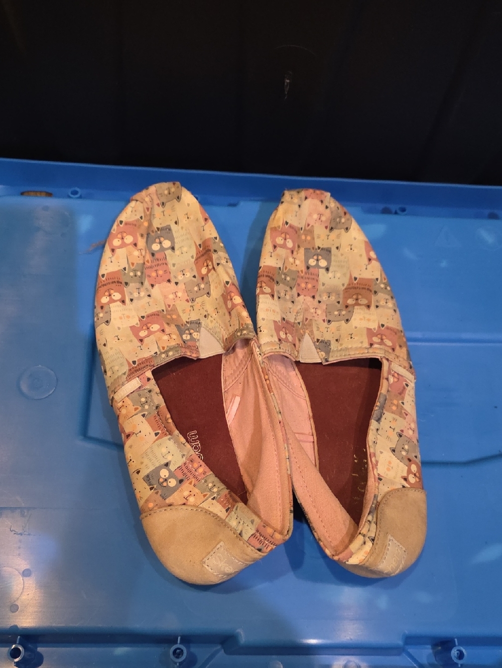 Casual Cat Print Slip-On Flats in Pink and Beige